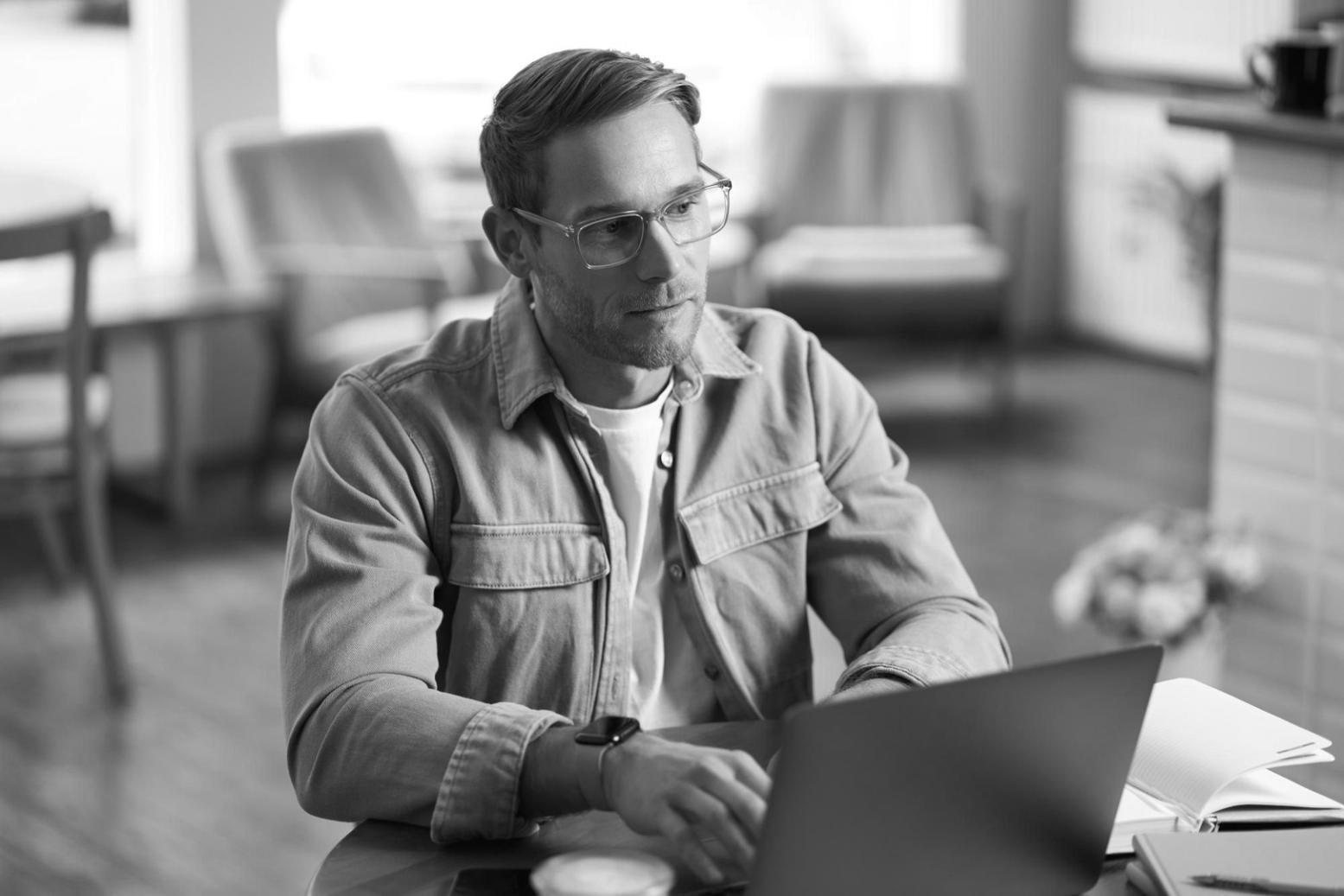 金融データ分析の様子を示すワークスペース